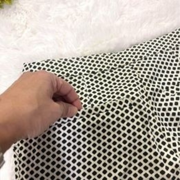 Like New H&M Woman Shorts Size 2 - Picture 3 of 6